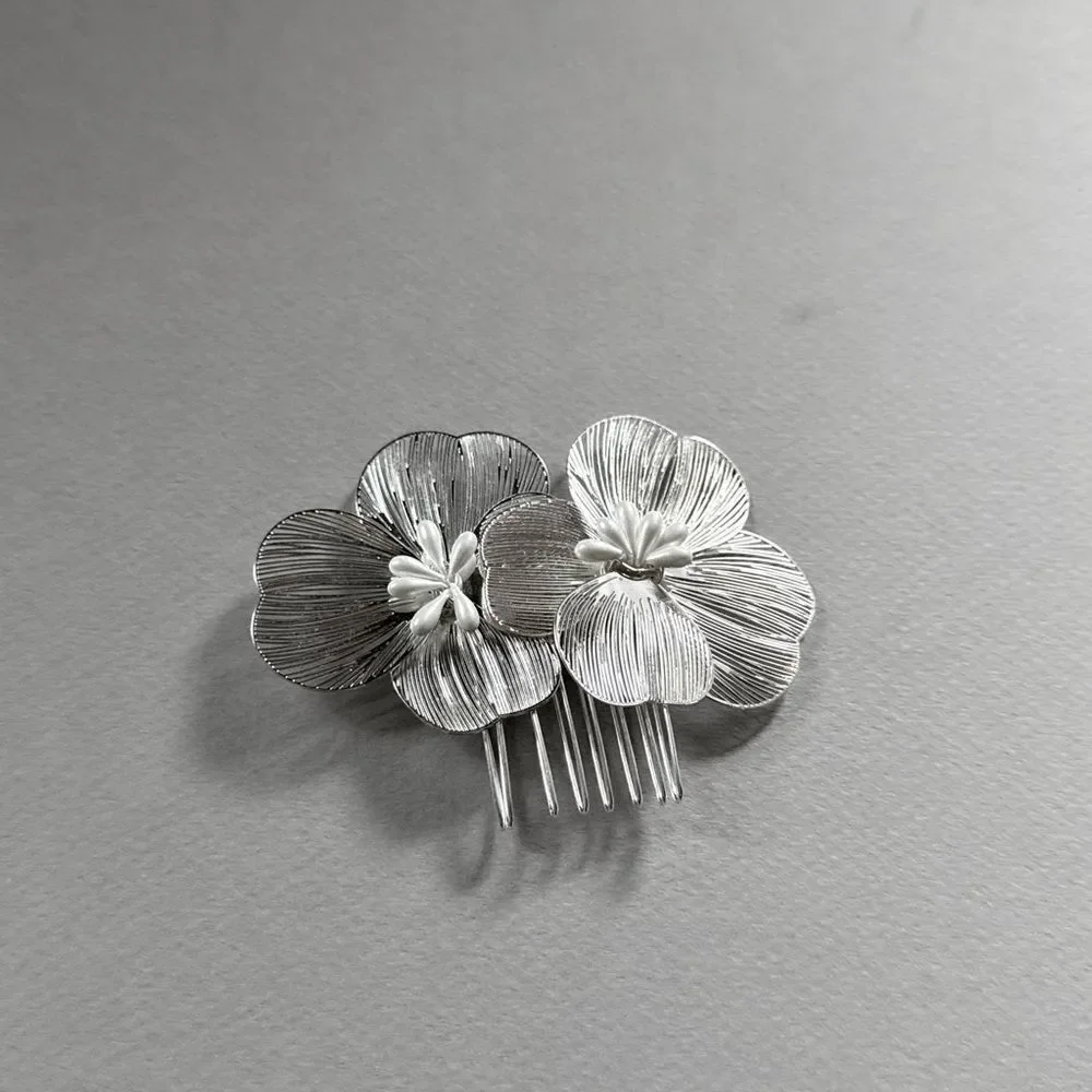 Elegant Silver Floral Hair Comb A912